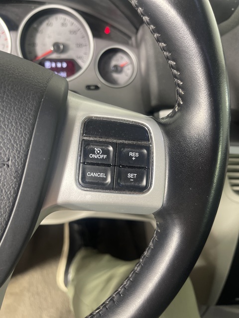 2011 Volkswagen Routan SE photo 33