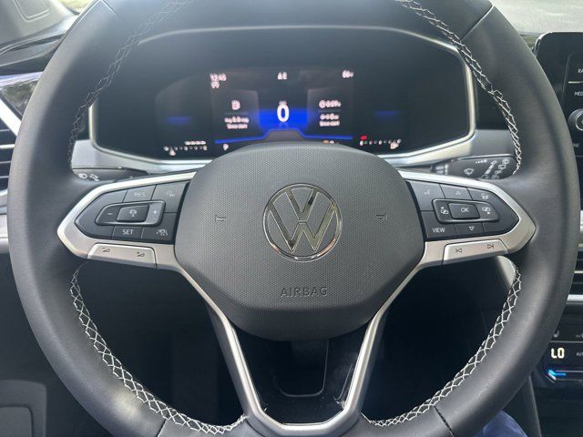 2025 Volkswagen Taos SE photo 4
