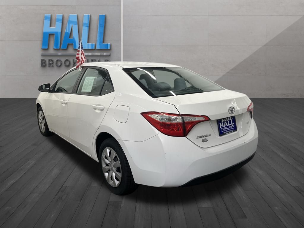 2015 Toyota Corolla LE photo 3