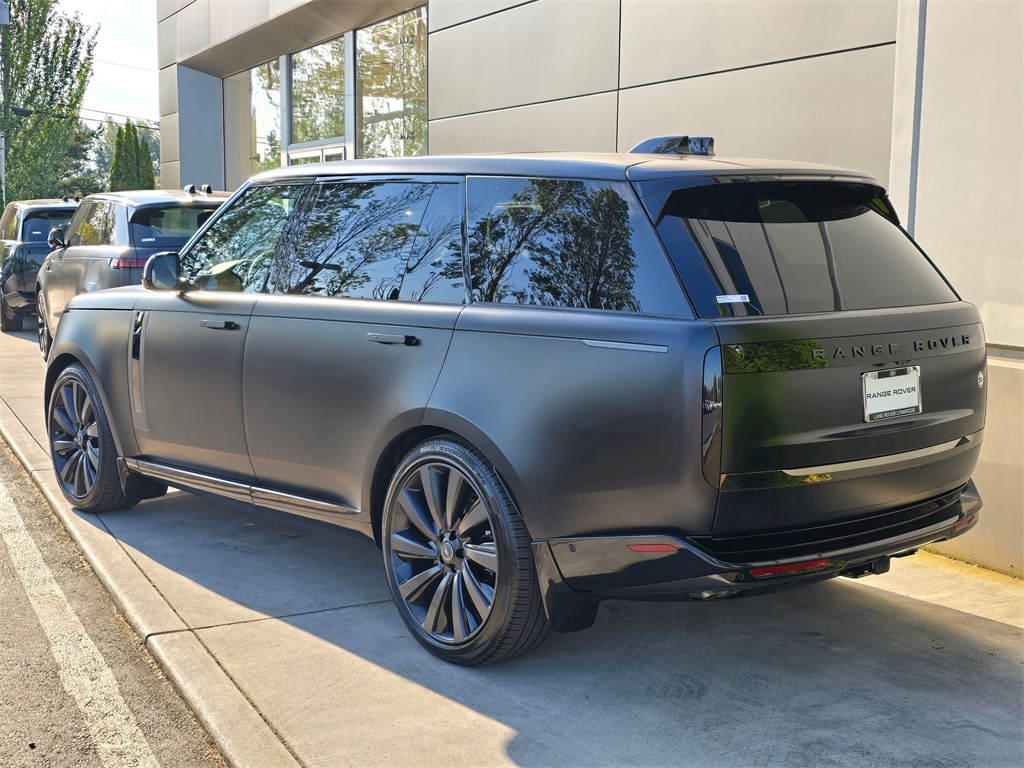 2025 Land Rover Range Rover SV photo 5