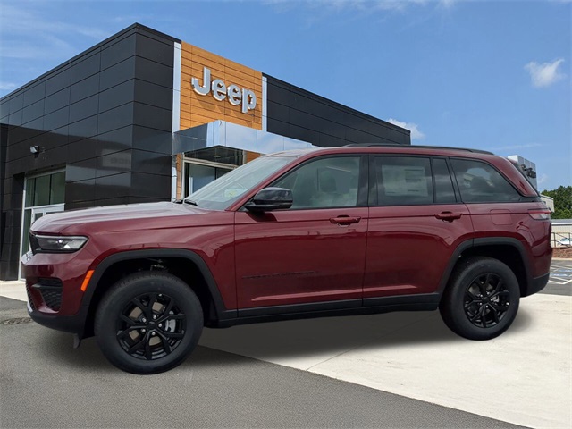 2025 Jeep Grand Cherokee Laredo photo 4