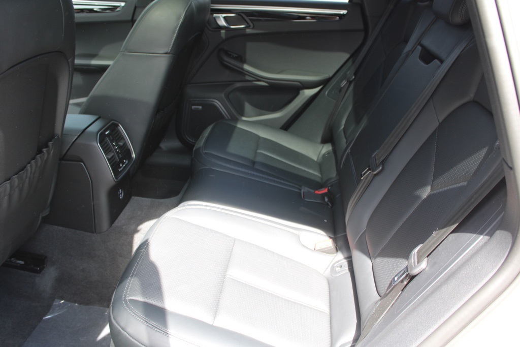 2024 Porsche Macan photo 24