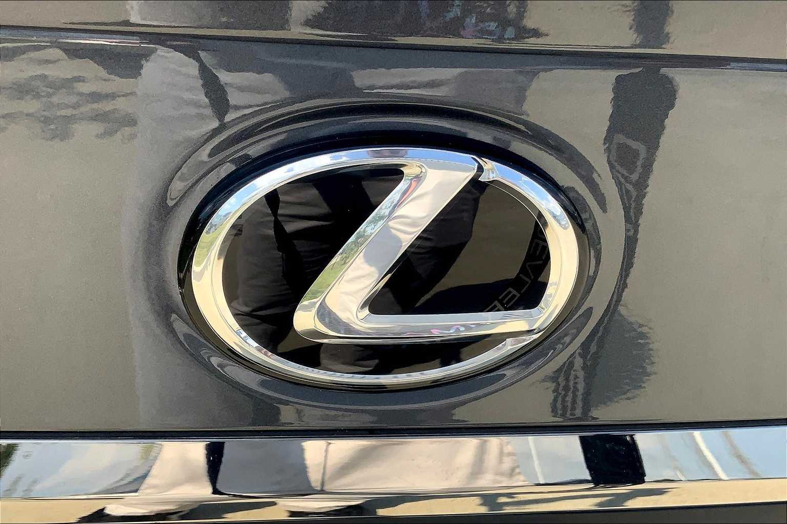 2022 Lexus ES F SPORT Handling photo 30