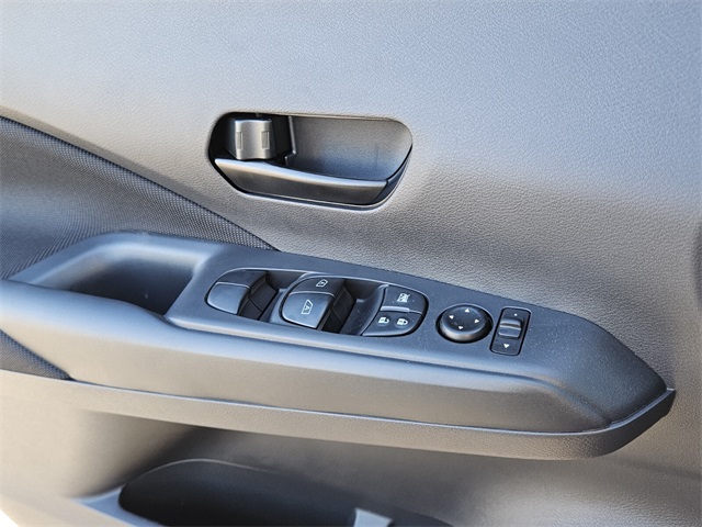 2025 Nissan Kicks Play S photo 22