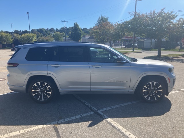 2023 Jeep Grand Cherokee Overland photo 4