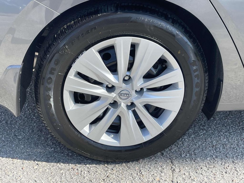 2025 Nissan Sentra S photo 7