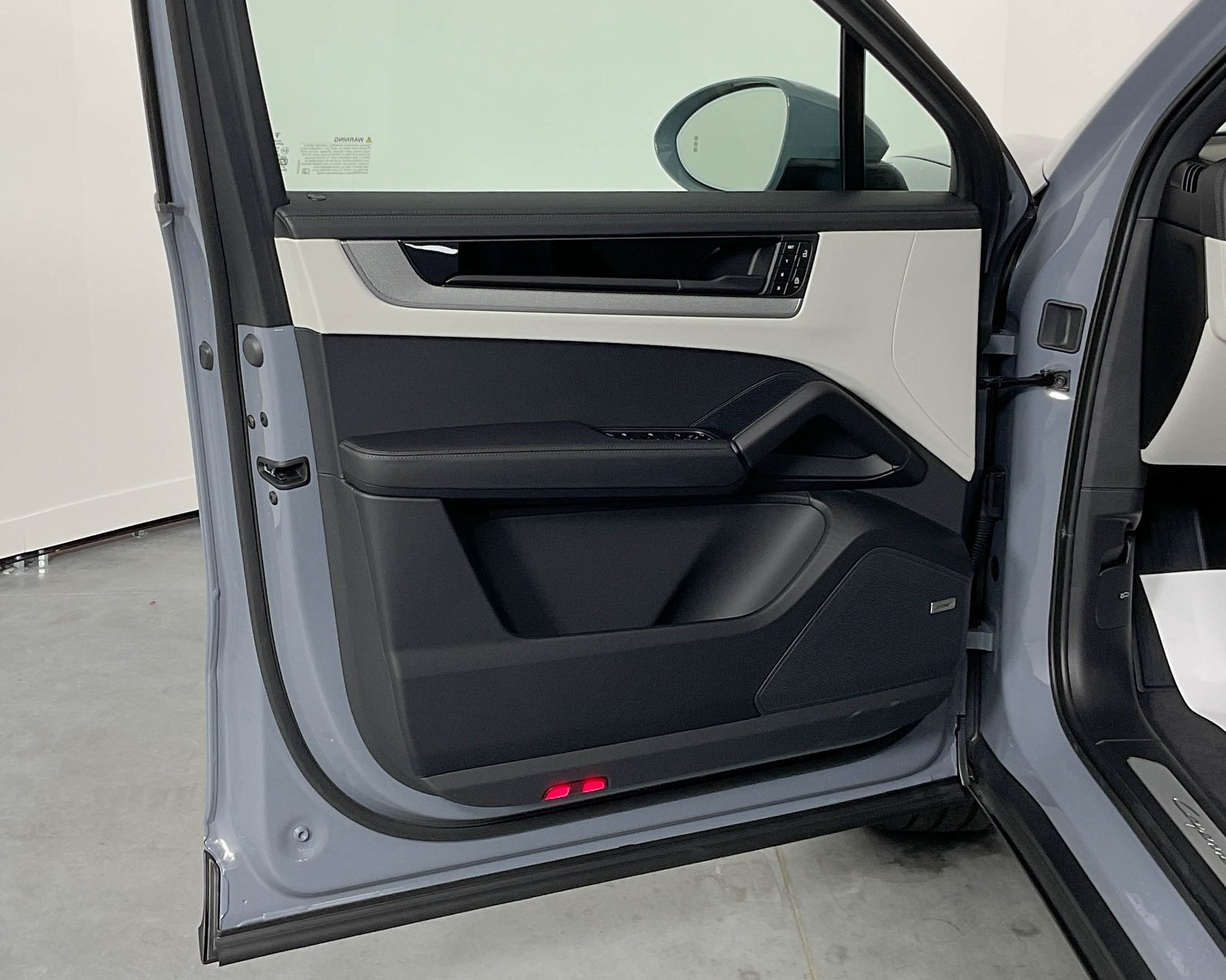 2025 Porsche Cayenne E-Hybrid photo 13