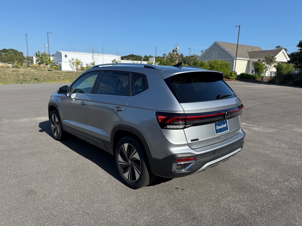 2025 Volkswagen Taos SE photo 2