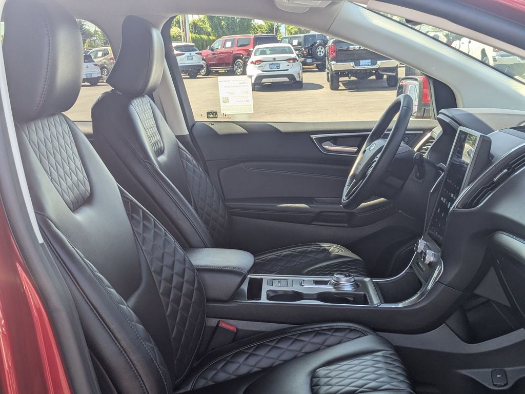 2024 Ford Edge Titanium photo 29