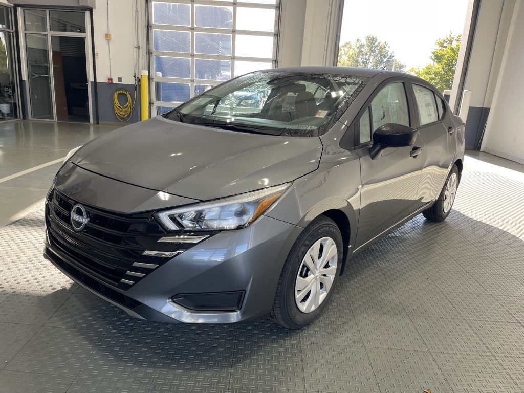 2025 Nissan Versa 1.6 S photo 3