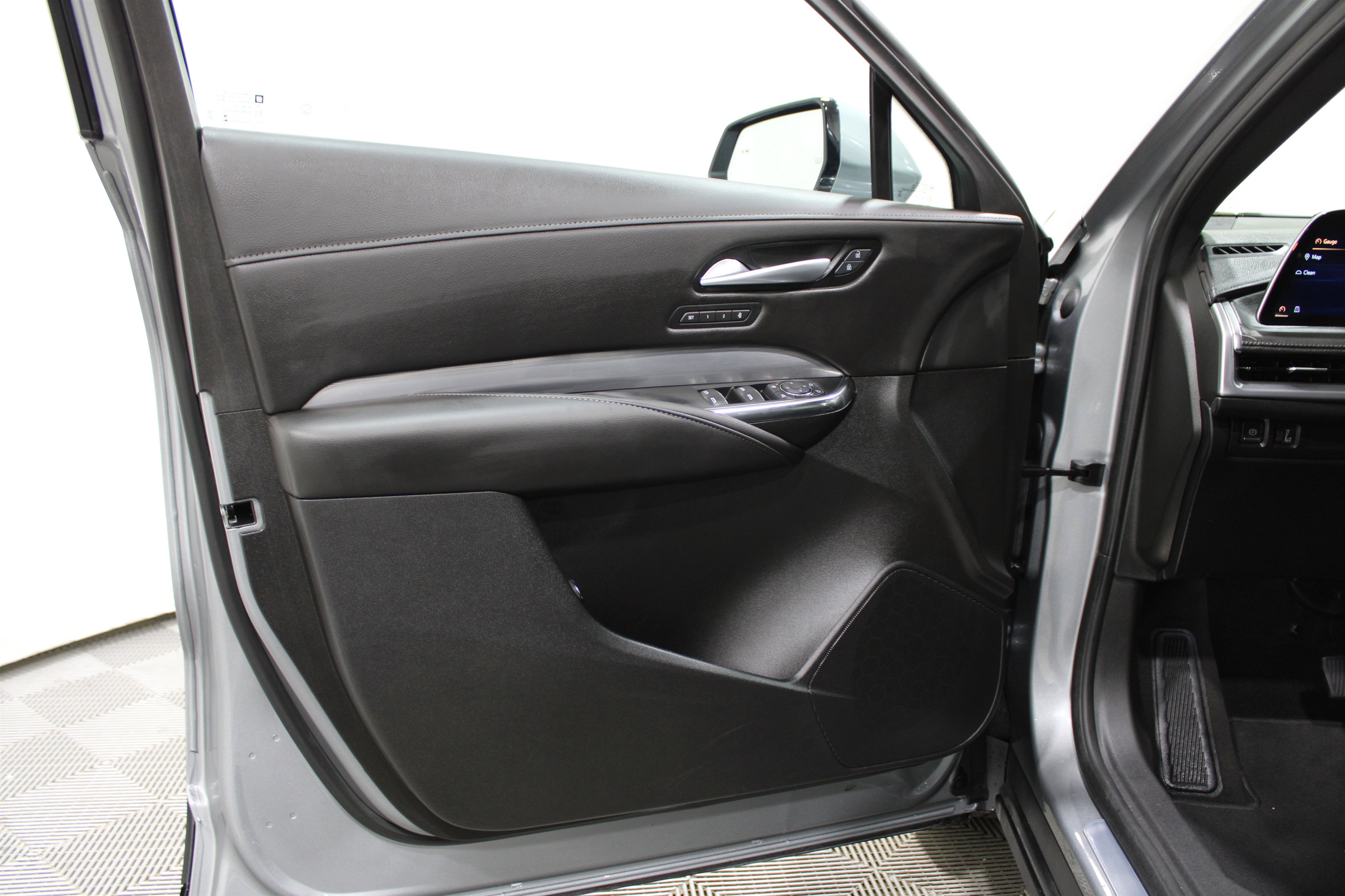 2025 Cadillac XT4 Premium Luxury photo 2