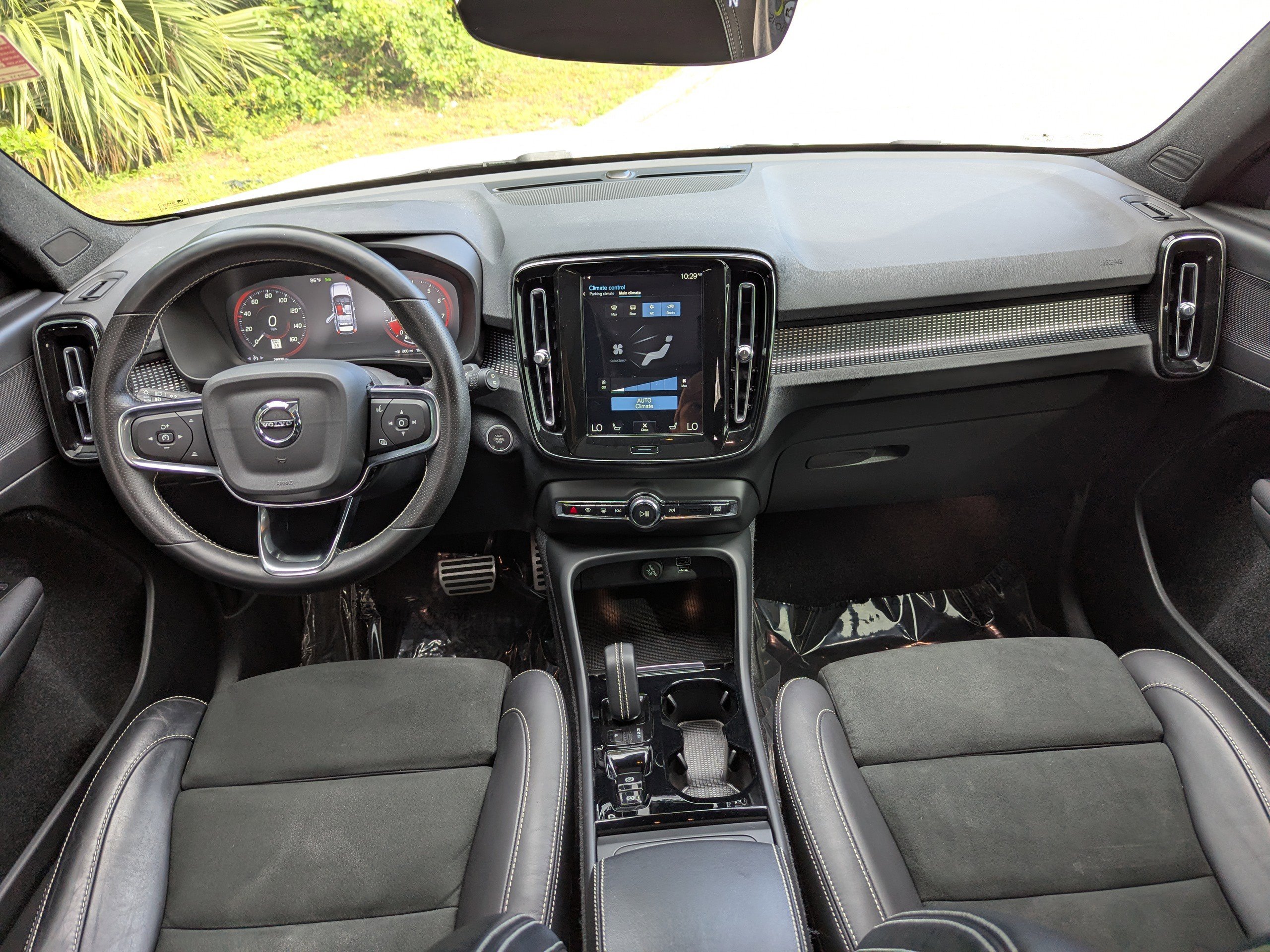 2021 Volvo XC40 R-Design photo 8