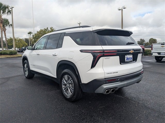 2025 Chevrolet Traverse photo 3