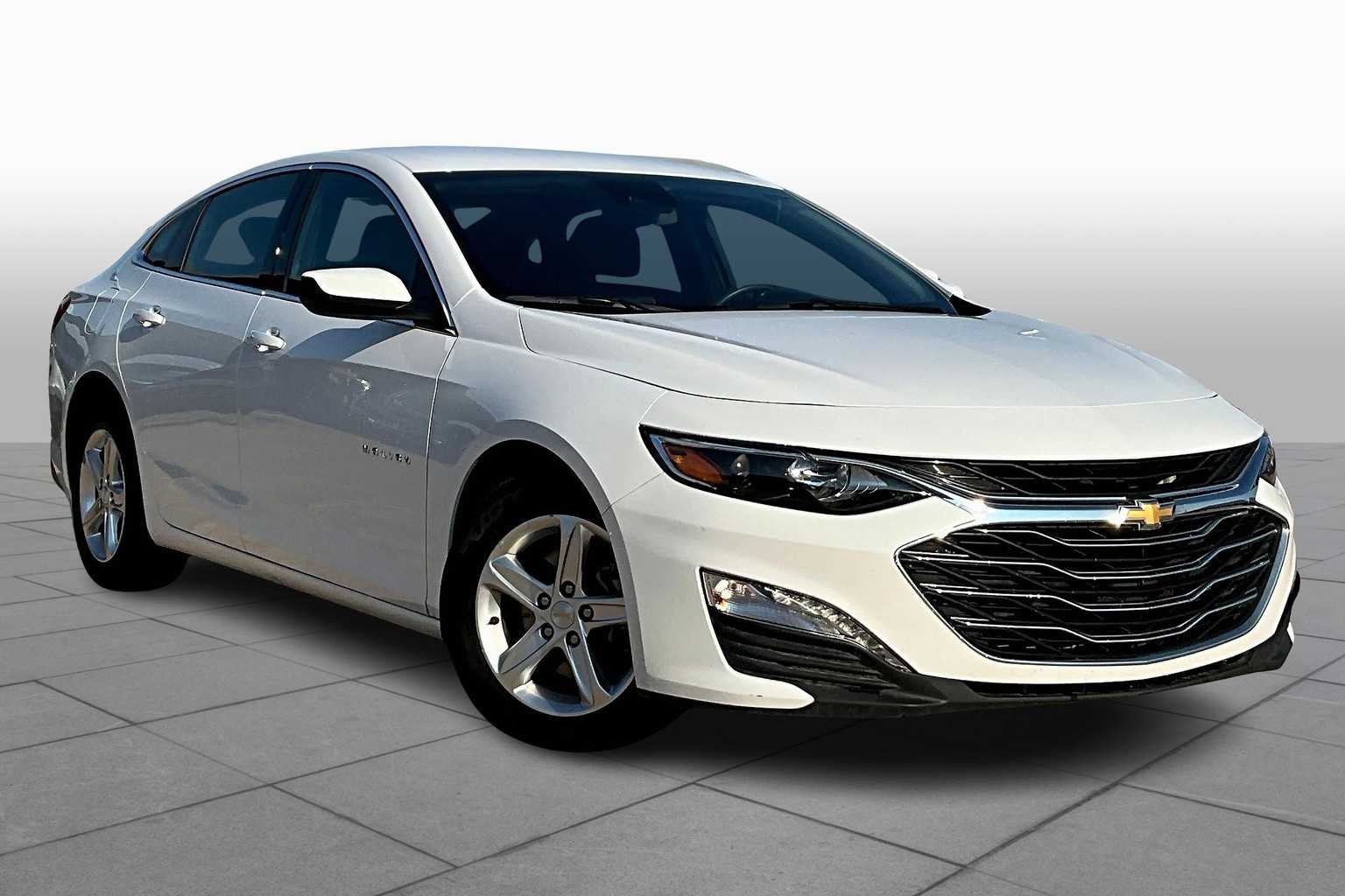2024 Chevrolet Malibu 1LT photo 2