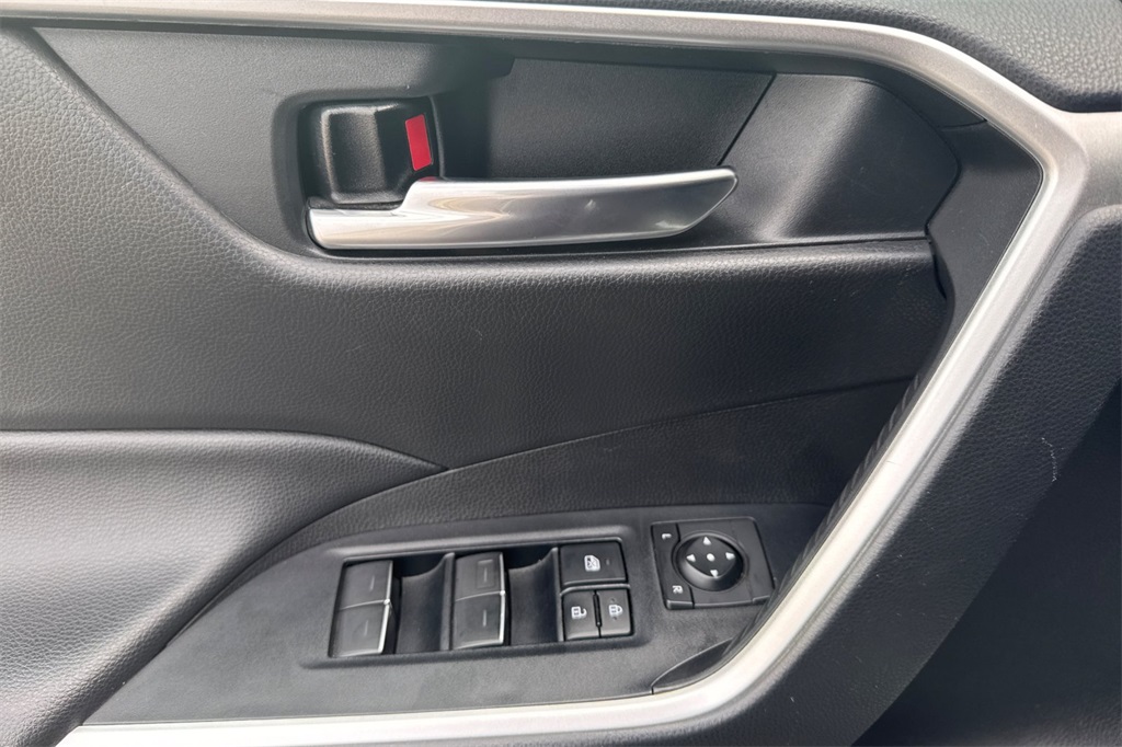 2022 Toyota RAV4 Hybrid SE photo 12