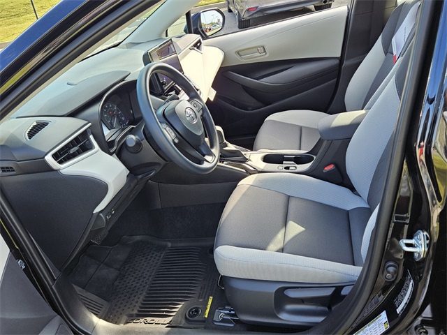 2025 Toyota Corolla LE photo 4