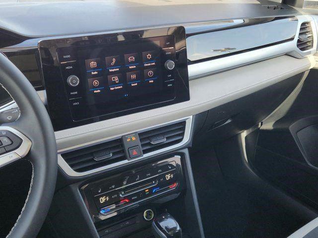 2025 Volkswagen Taos SE photo 18