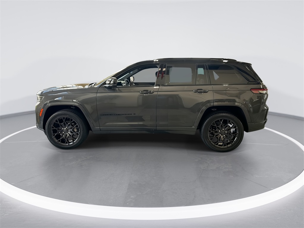 2025 Jeep Grand Cherokee Summit photo 5