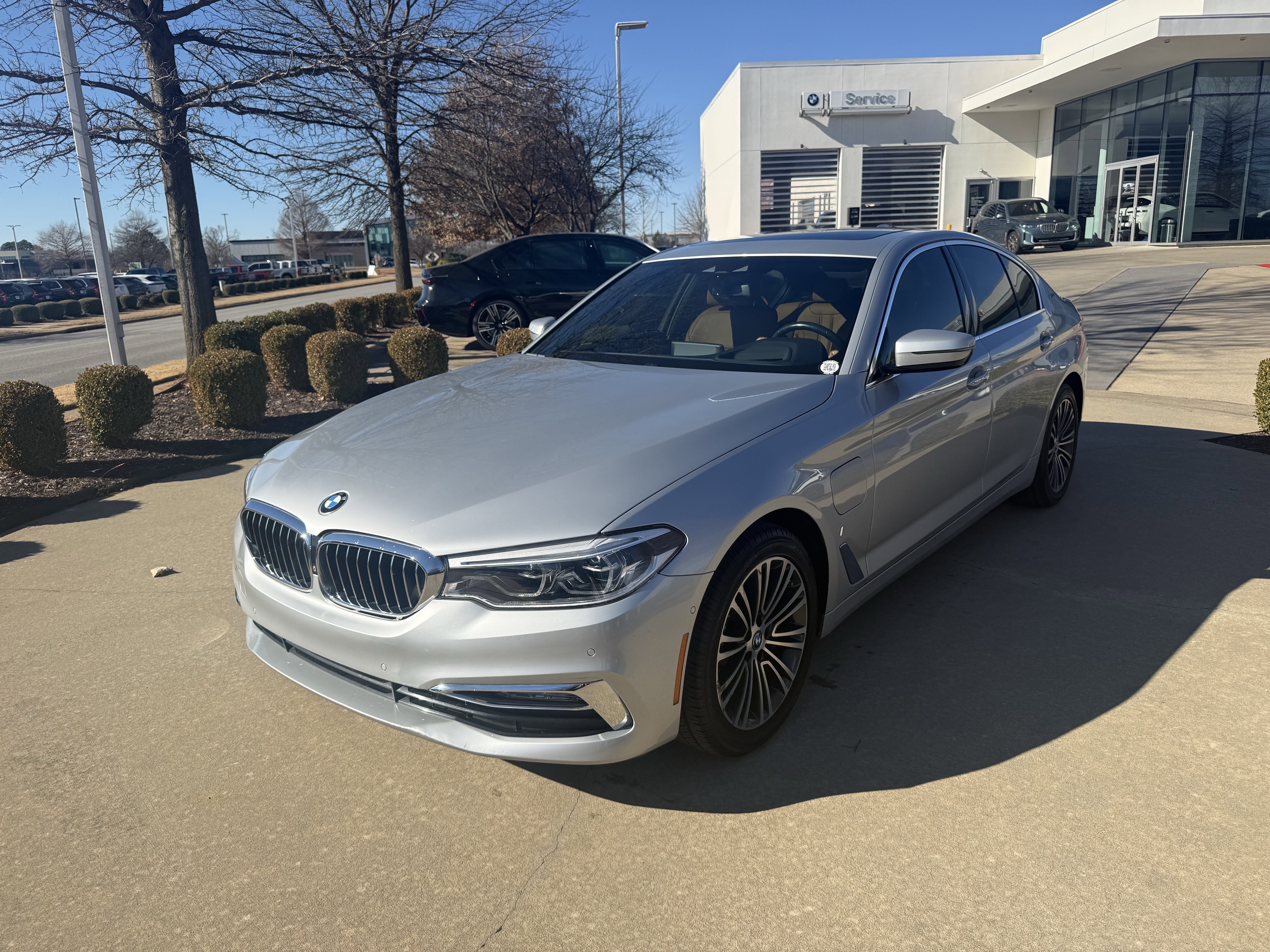 2018 BMW 5 Series 530e's photo