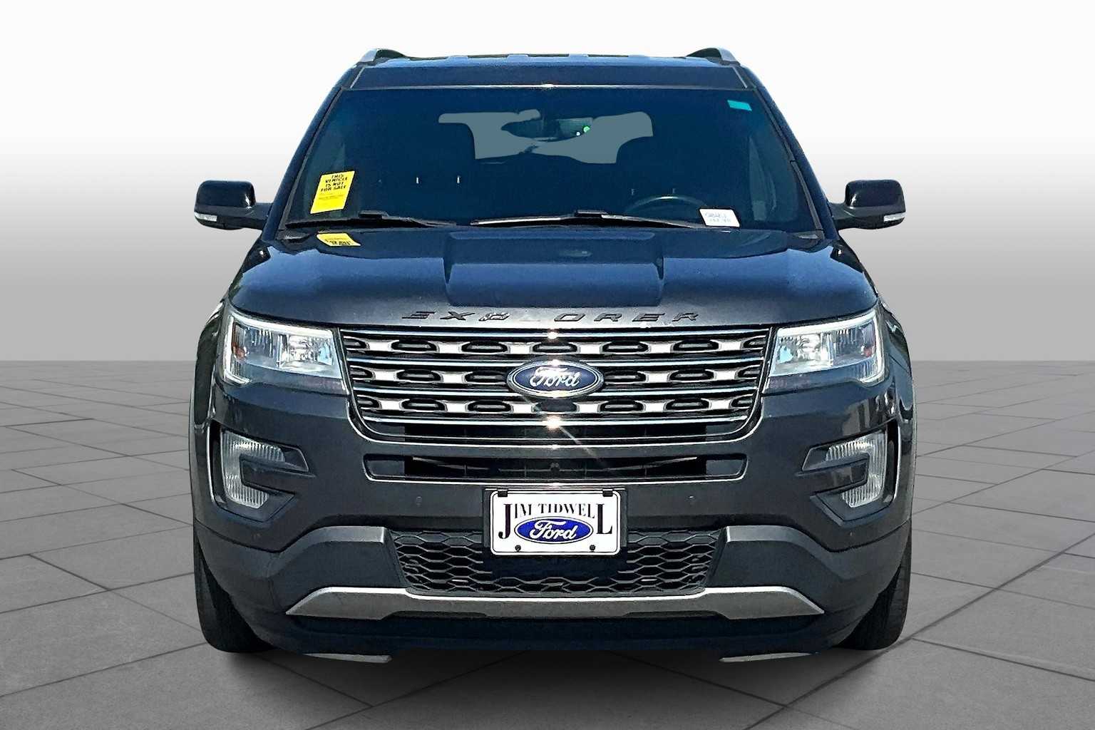 2017 Ford Explorer XLT photo 3