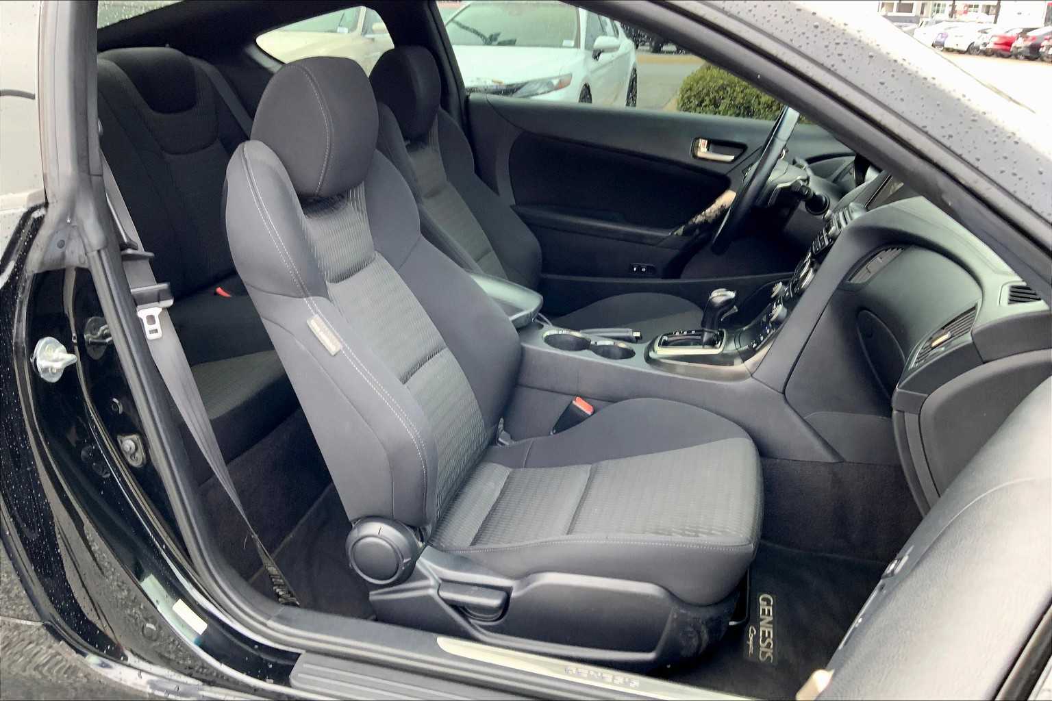 2014 Hyundai Genesis 3.8 photo 8