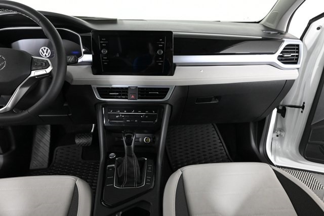 2025 Volkswagen Taos SE photo 7