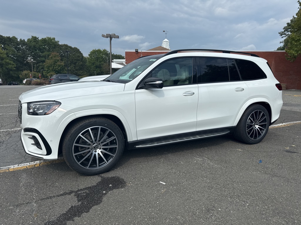 2026 Mercedes Benz GLS 580 4MATIC photo 4
