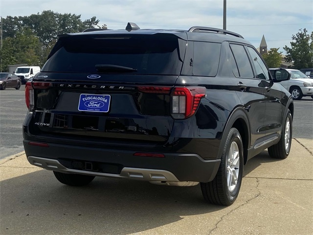 2025 Ford Explorer photo 2