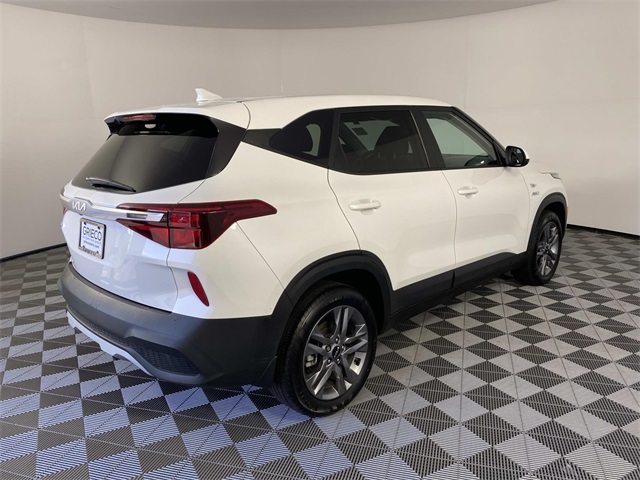 2023 Kia Seltos LX photo 8