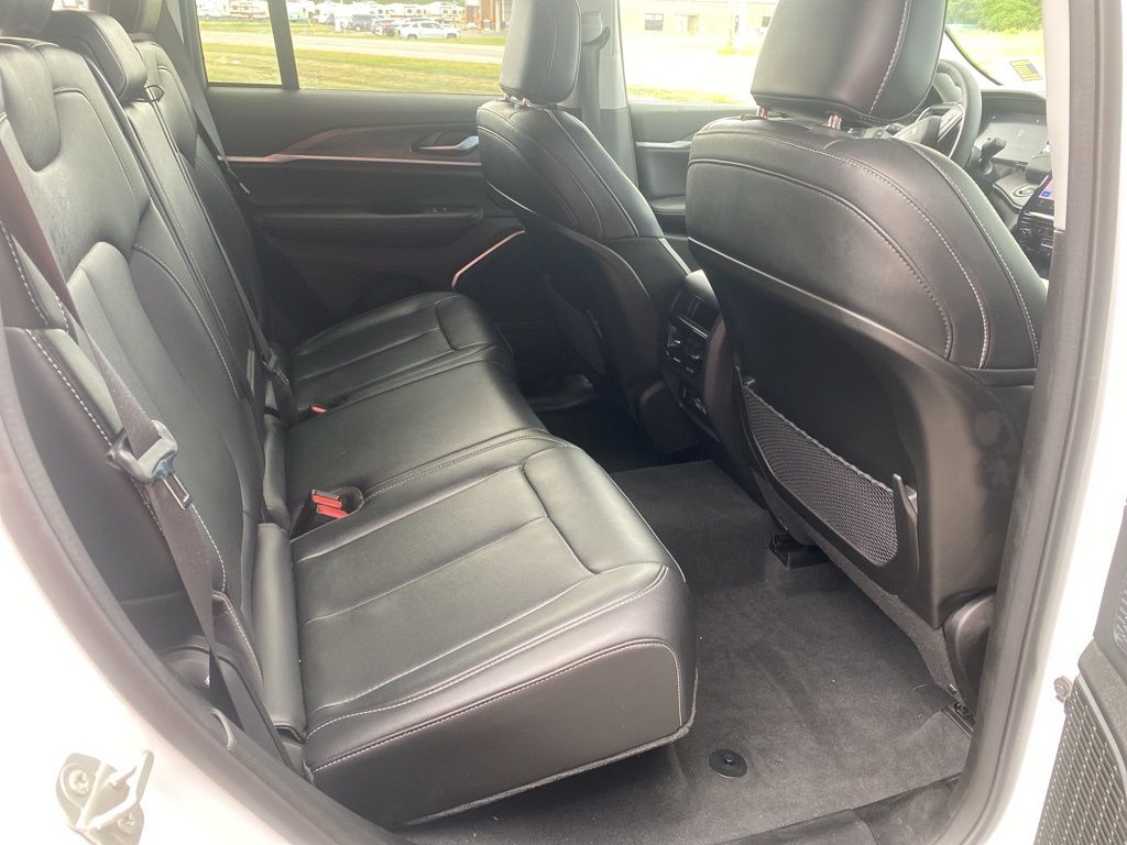 2023 Jeep Cherokee Base photo 12