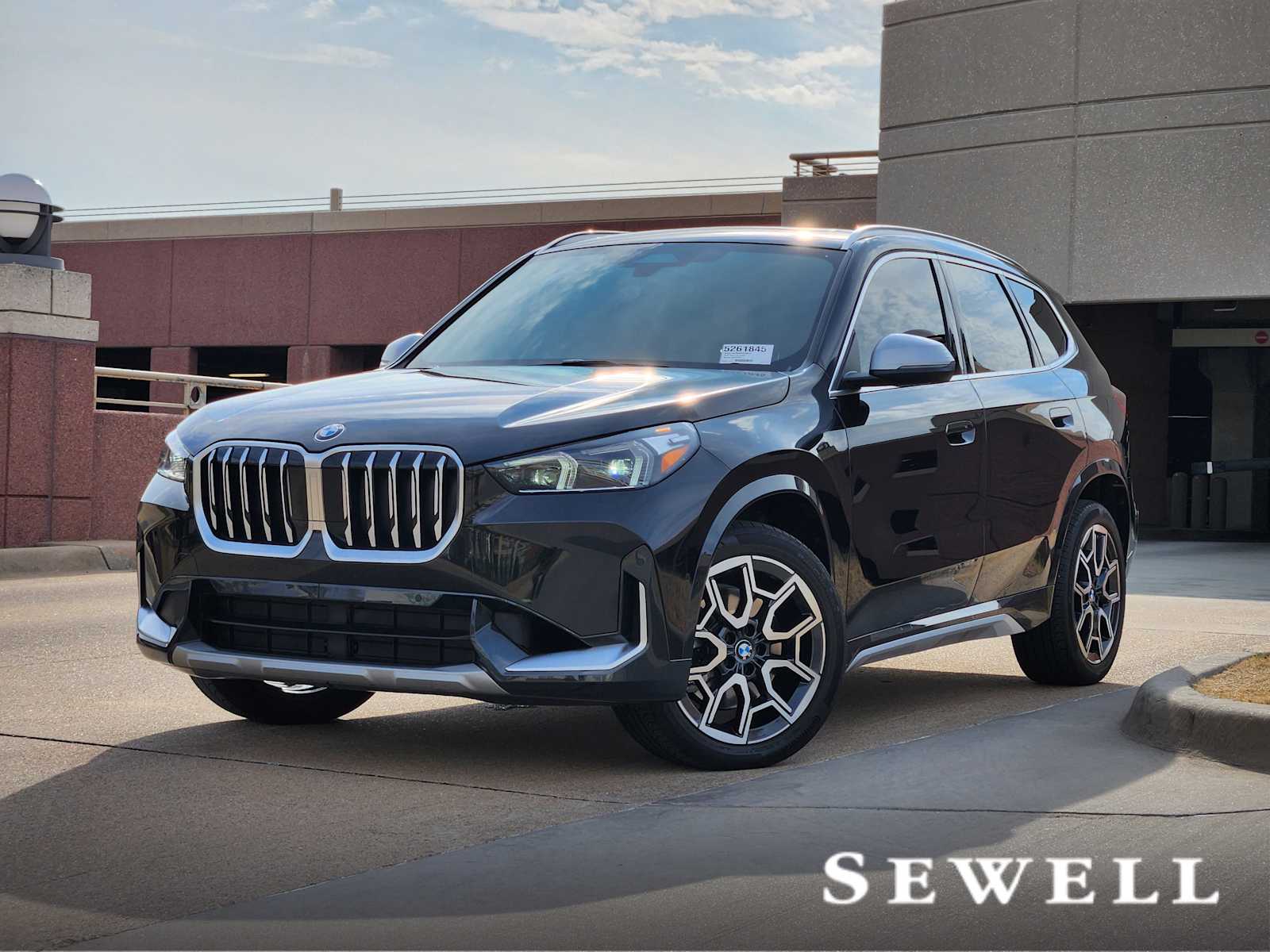 2024 BMW X1 28i's photo