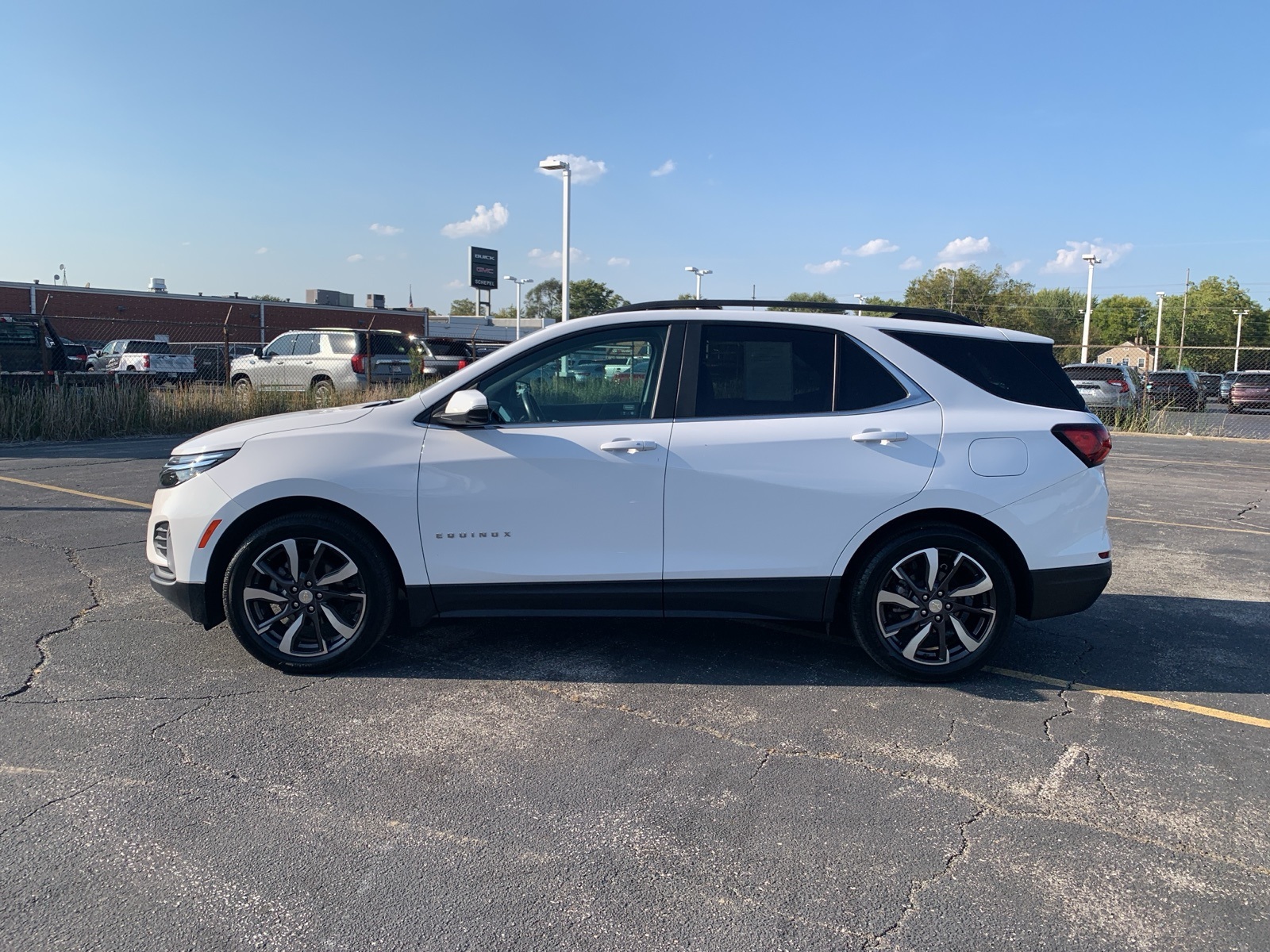2022 Chevrolet Equinox LT photo 2