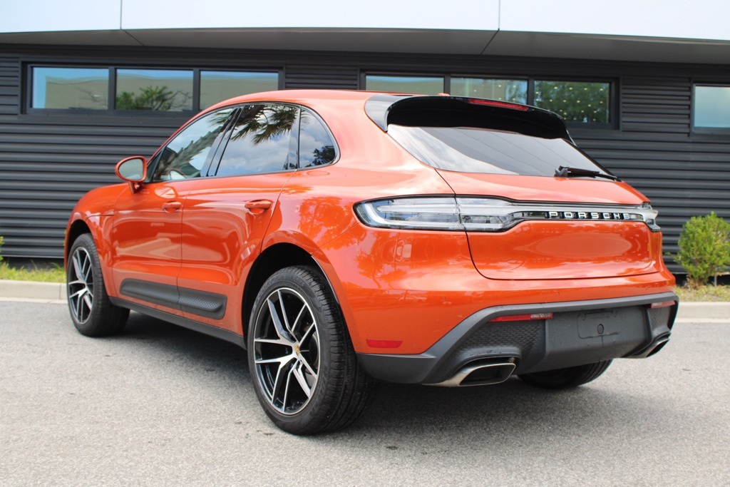 2024 Porsche Macan T photo 3