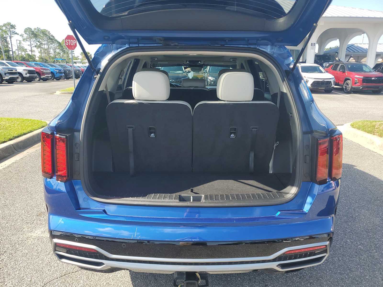 2023 Kia Sorento S photo 3