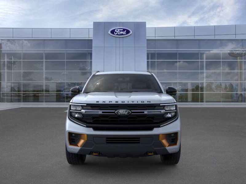 2025 Ford Expedition photo 4