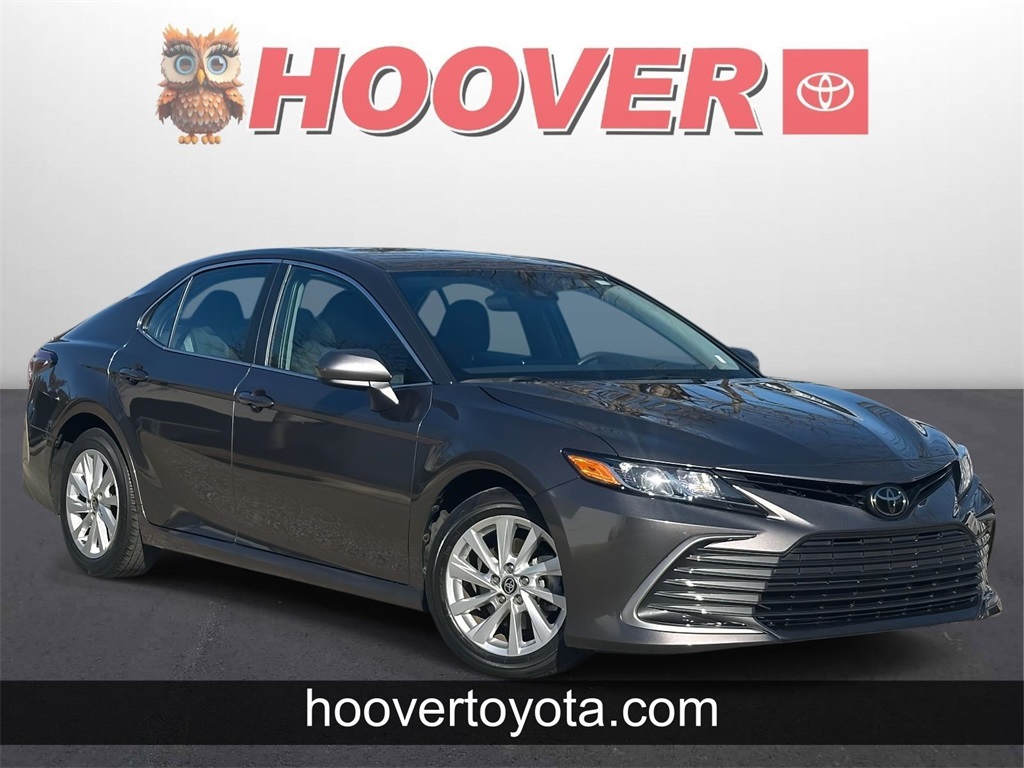 2023 Toyota Camry LE's photo