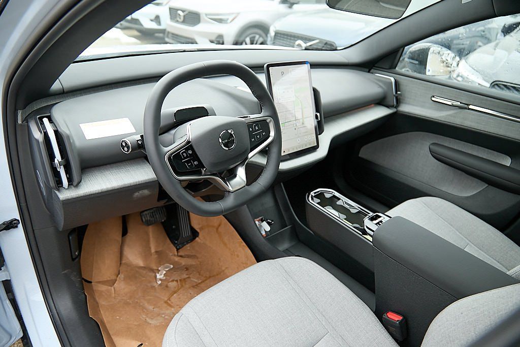 2026 VOLVO EX30 - Image 10