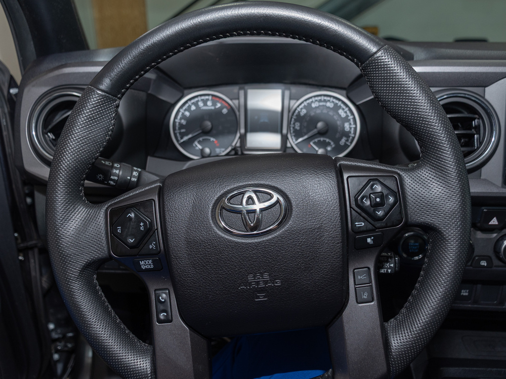 2021 Toyota Tacoma TRD Off-Road photo 8