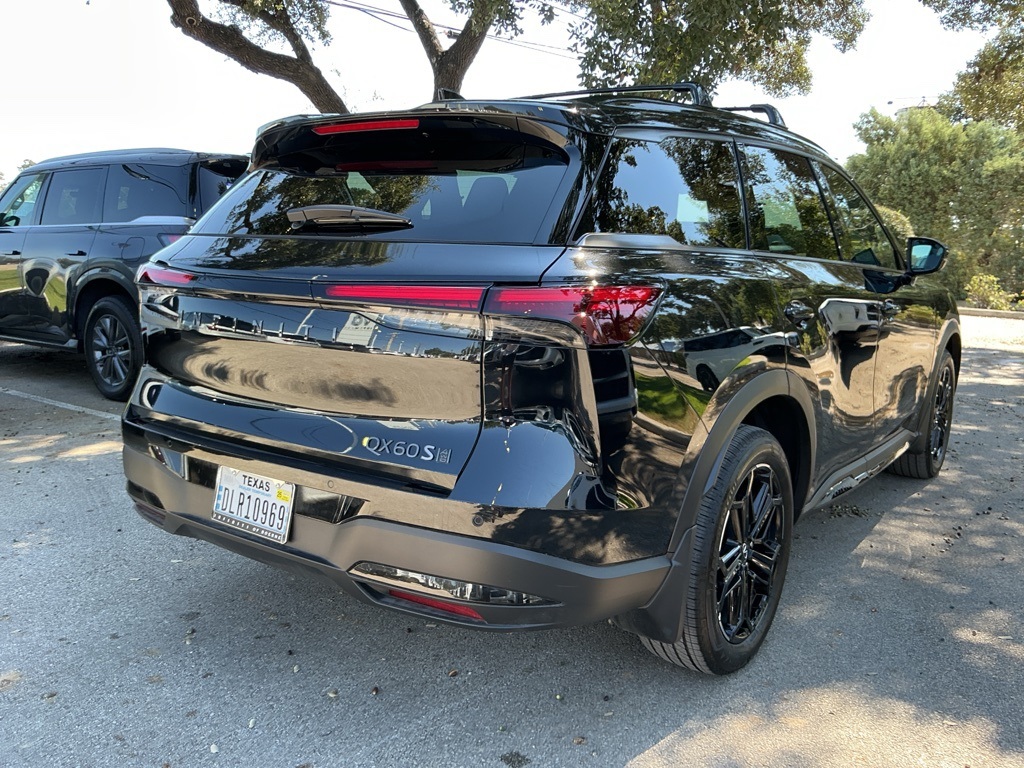 2026 Infiniti QX60 Luxe photo 3