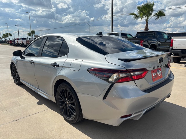 2022 Toyota Camry SE photo 2