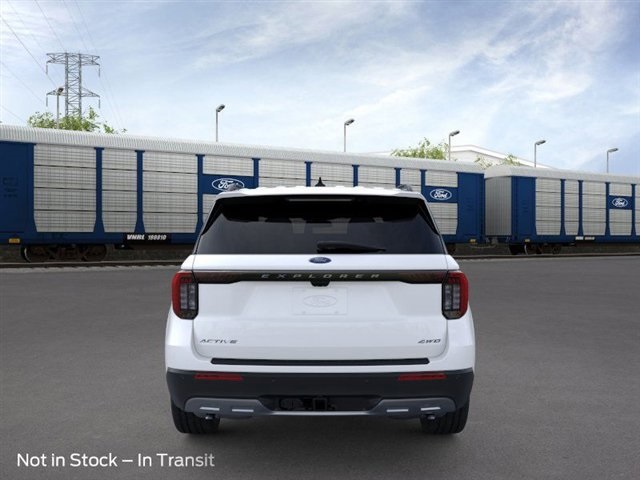 2025 Ford Explorer photo 3