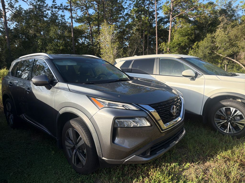 2023 Nissan Rogue SL photo 2