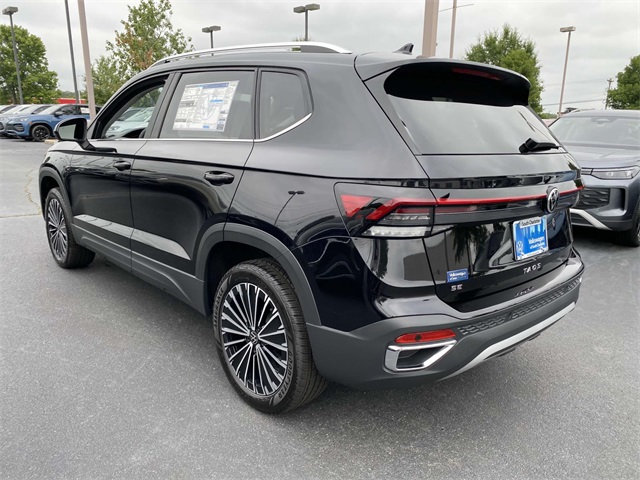 2025 Volkswagen Taos SE photo 3