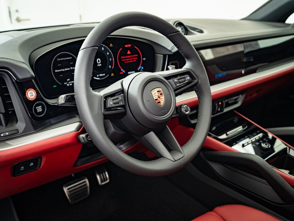 2025 Porsche Cayenne S photo 5