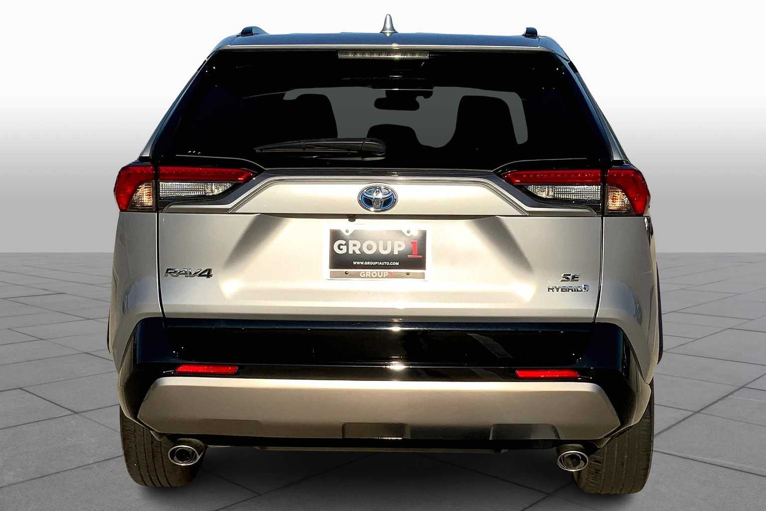 2022 Toyota RAV4 Hybrid SE photo 4