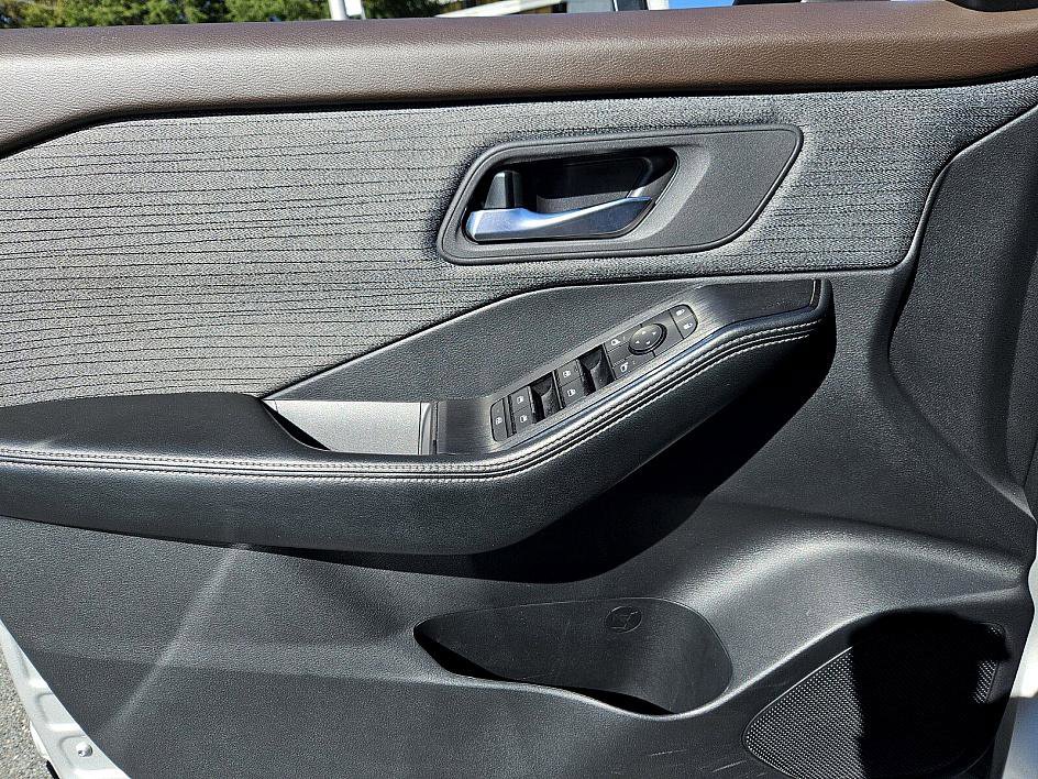 2023 Nissan Rogue SV photo 27