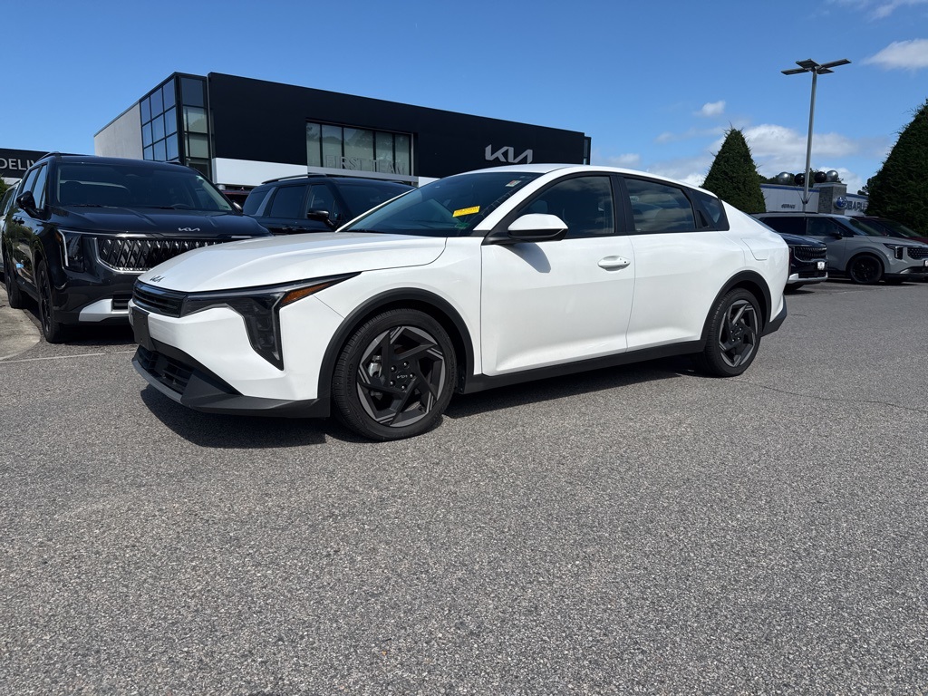 2025 Kia K4 EX photo 2