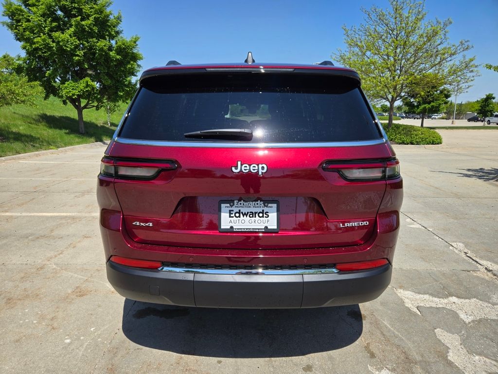2025 Jeep Grand Cherokee Laredo photo 2