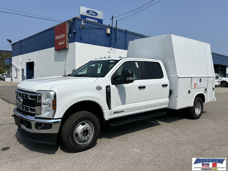 2025 Ford F-350 Super Duty Chassis Cab XL's photo