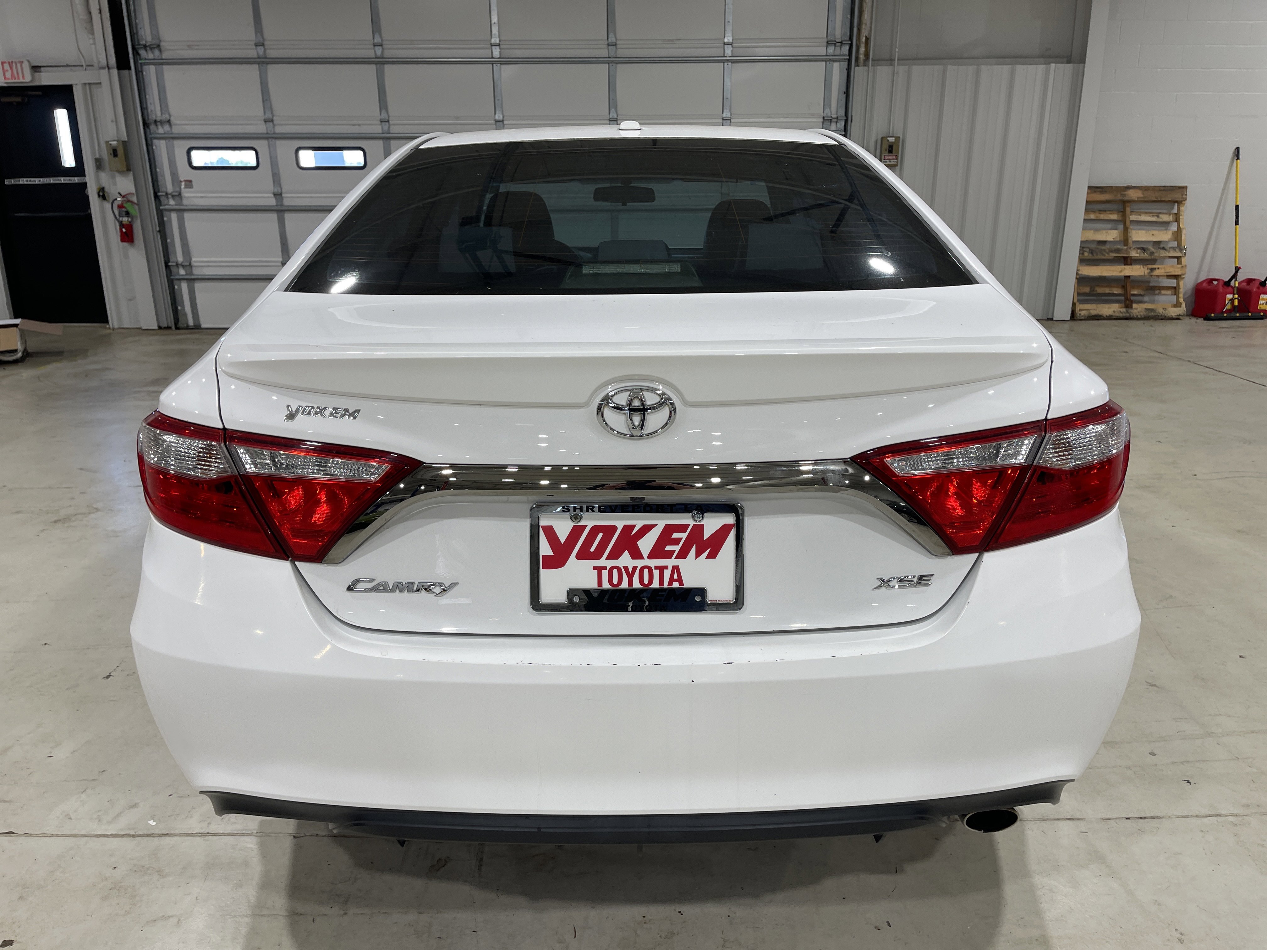 2016 Toyota Camry XSE photo 3